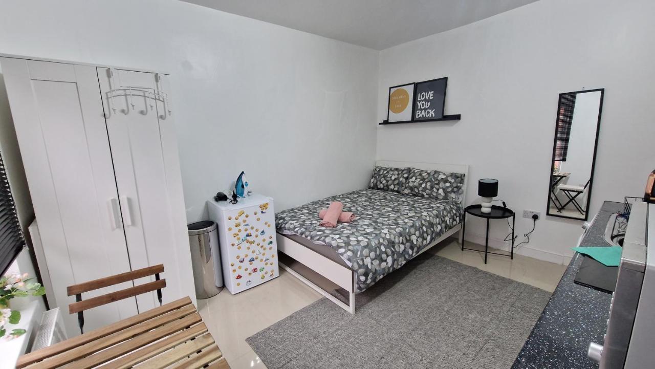 Small Cozy Studio Zone 1 London Exterior photo